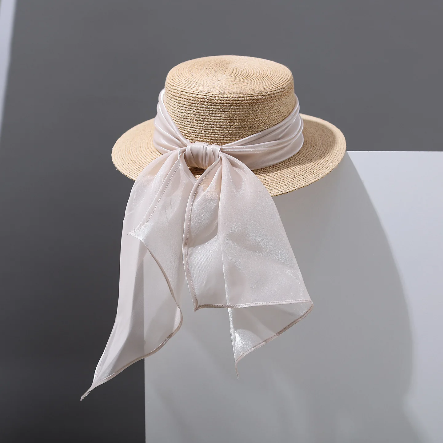 chapeau-de-paille-d'ete-elegant-a-ruban-blanc-pour-femme-style-hepburn-a-large-bord-ideal-pour-la-plage-et-les-voyages