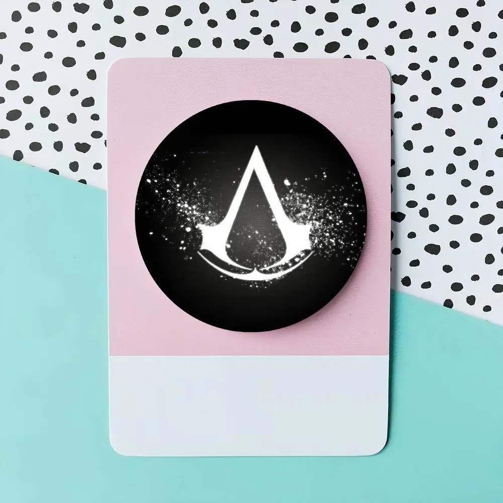 A-القاتل C-Creed دبابيس الإبداعية مضحك وجه مبتسم جولة المفاجئة في بروش شارة ظهره قبعة اكسسوارات مجوهرات هدايا #5