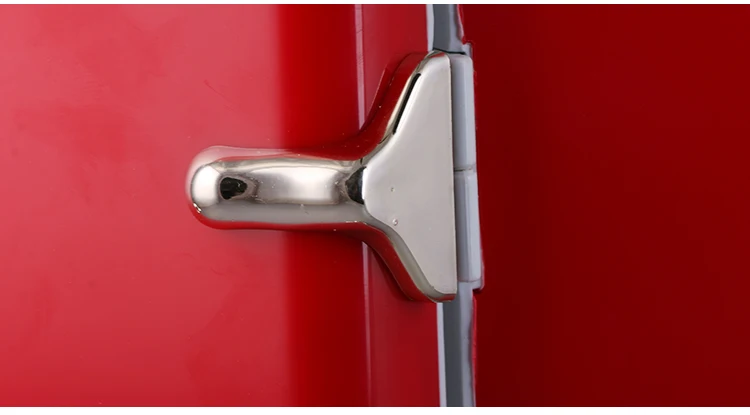 ثلاجة تجميل مدمجة ملونة صغيرة الحجم محمولة 4 لتر 12 فولت للعناية بالبشرة والمكياج