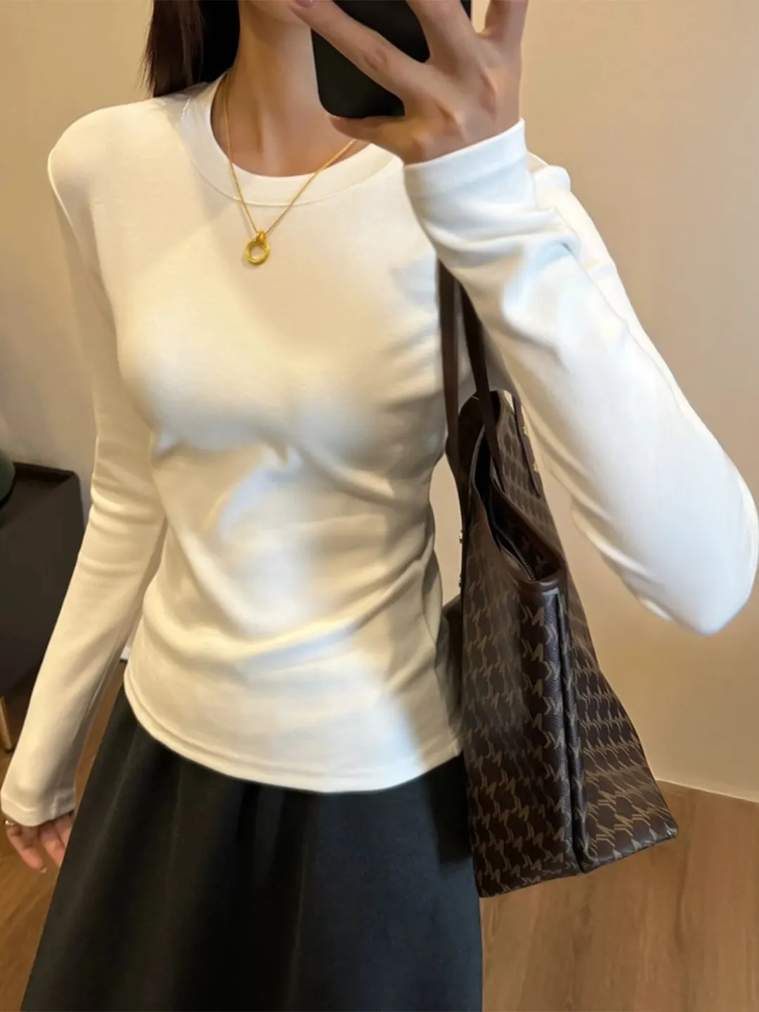 White Long Sleeve Base Shirt Women's Slim Fit Autumn New Style Popular T-Shirt Top Soft Comfortable High Waist round Neck