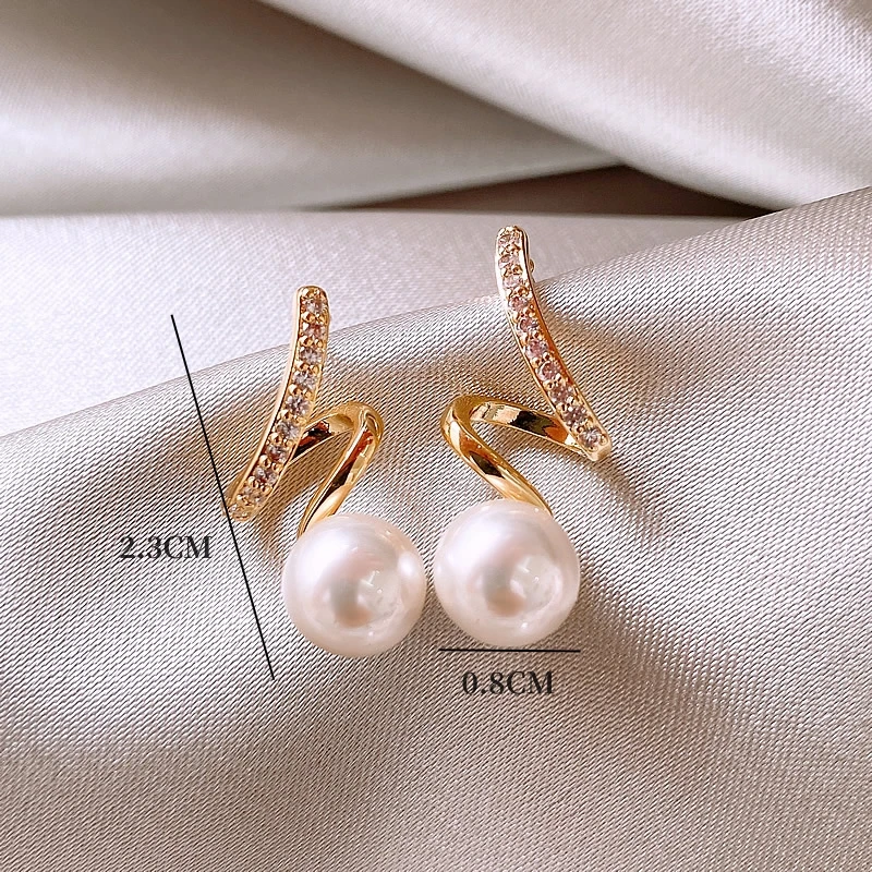 New Sweet and Simple Personalized Versatile Twisted Diamond Pearl Earrings Birthday Gift Women\'s Accessories