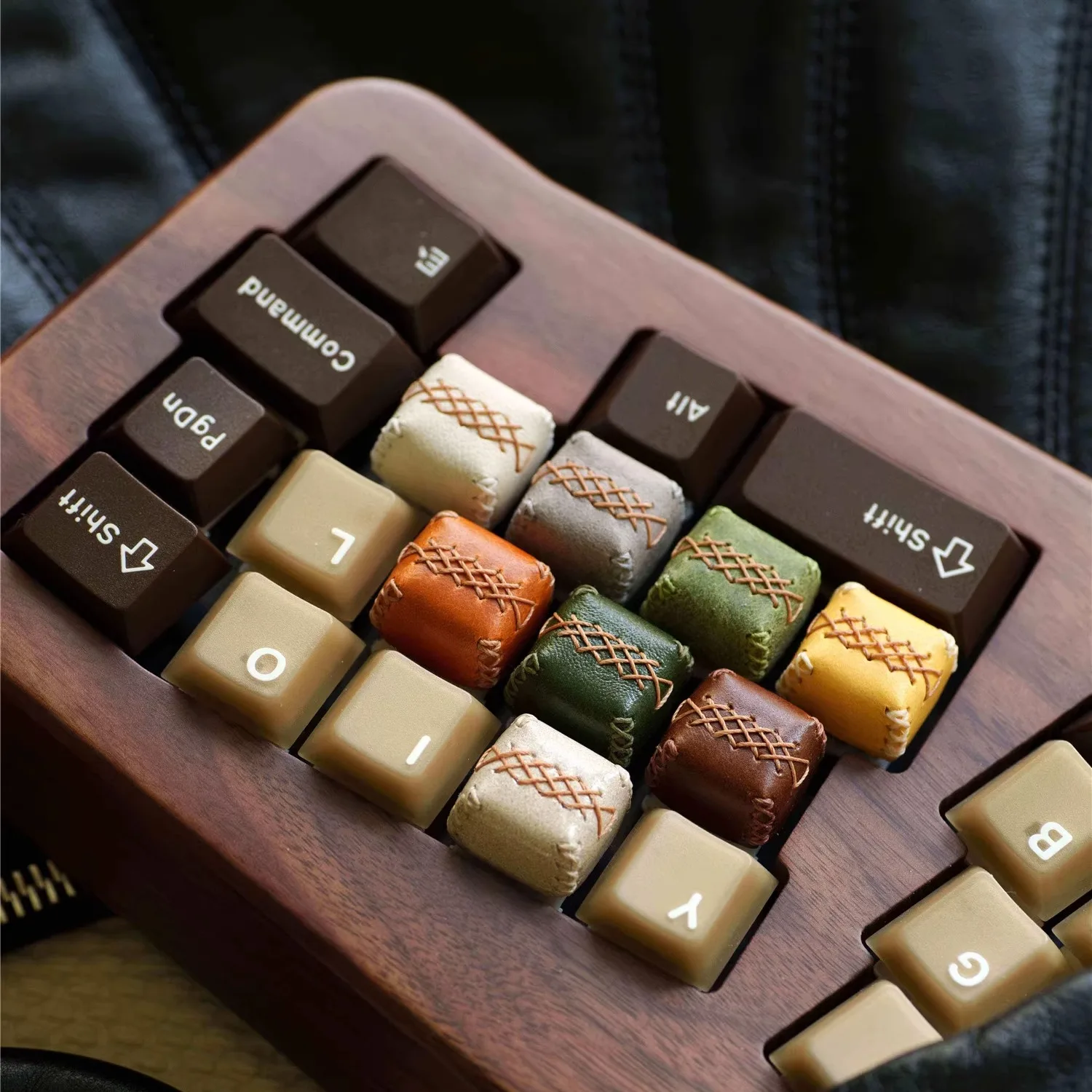 

Small Square Keycaps Personalized Custom Original Retro Handmade Leather Keycaps 1pc Keycap E-sports Office Keyboard Accessories