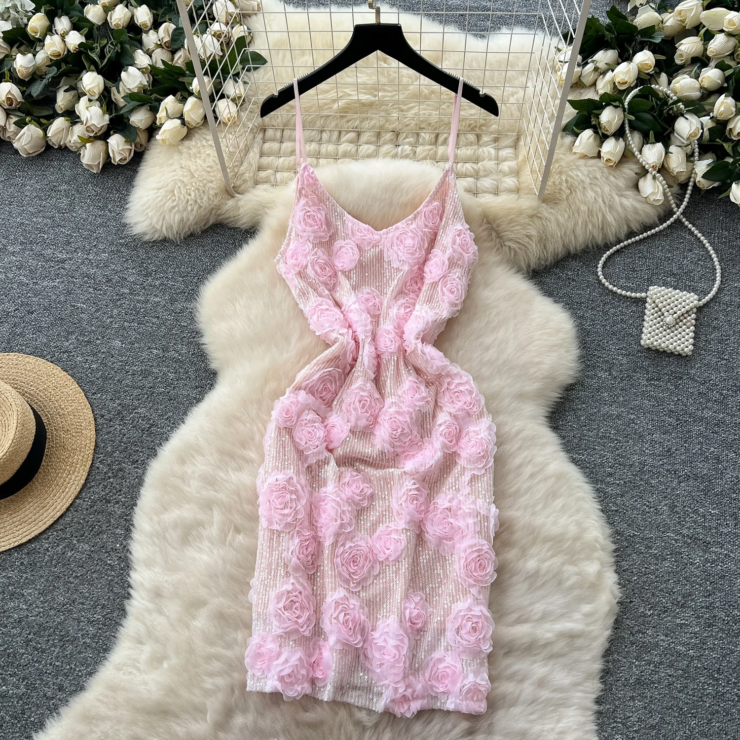 Clothland Donna Dolce Paillettes Cami Dress Scollo a V Cinghie per spaghetti Senza maniche Fiore Abiti al ginocchio Vestido QE019