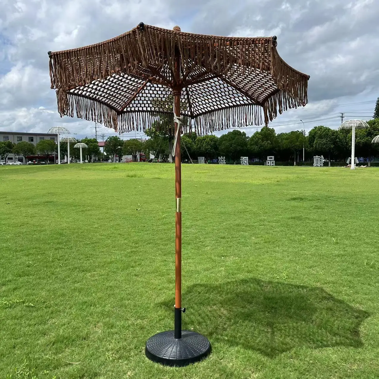 

Outdoor Garden Decorative Hollow Braided Rope Umbrella Adjustable Wood Skeleton Tassel Umbrella Woven Beach Garden Central Pilla