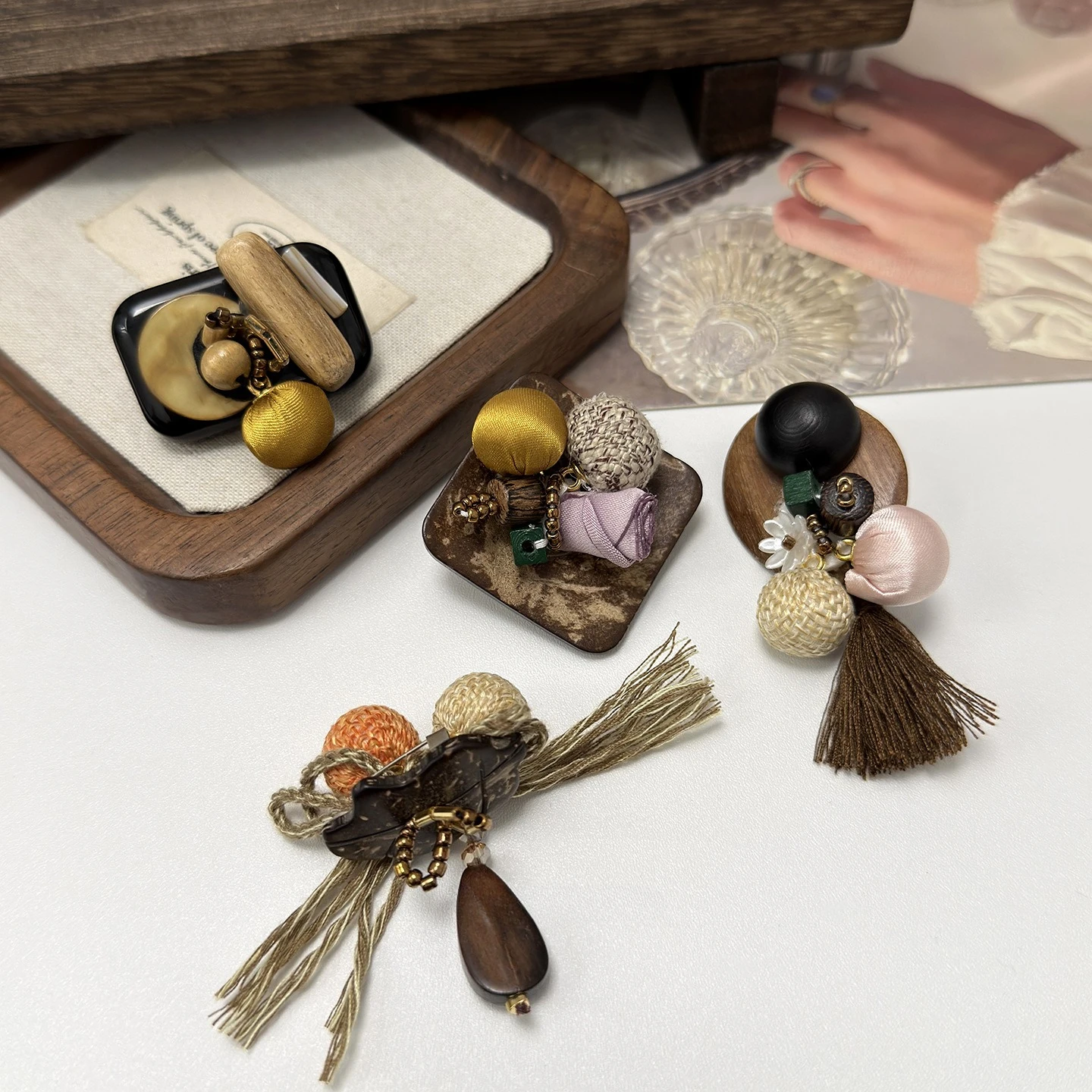 Autumn-Winter Geometric Wood-Plastic Stitched Brooch Eclectic Sweater Hundred Combinations of Accessories Pin