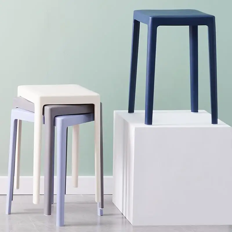 厚みのあるプラスチック製ハイスツールモダンシンプルなリビングルームのダイニングテーブルチェアエコノミースタイル北欧ラウンドスツール家庭用家具