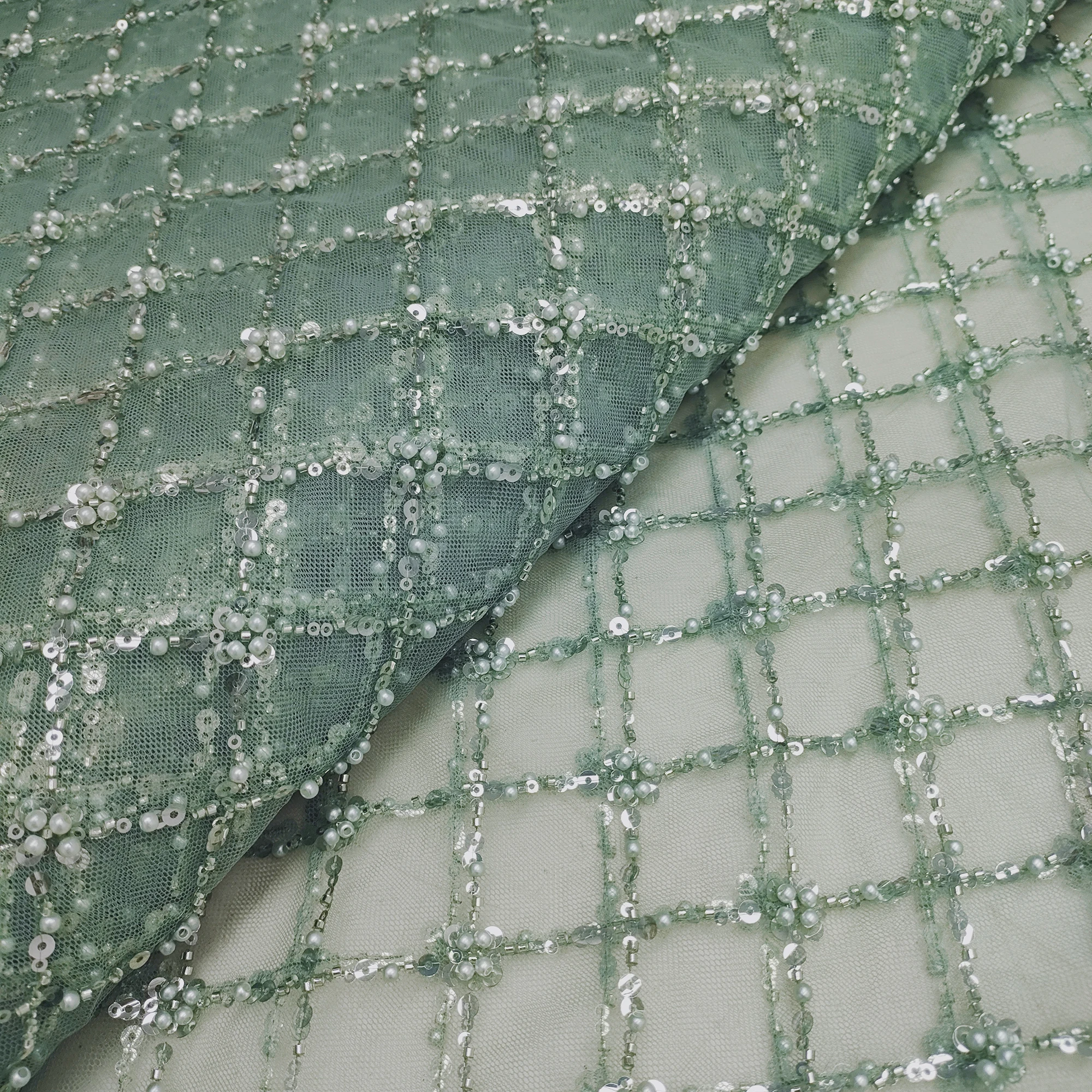 Costura de tule africano frisado tecido de renda lantejoulas em forma de design para vestido de casamento feminino tecido de renda para vestido