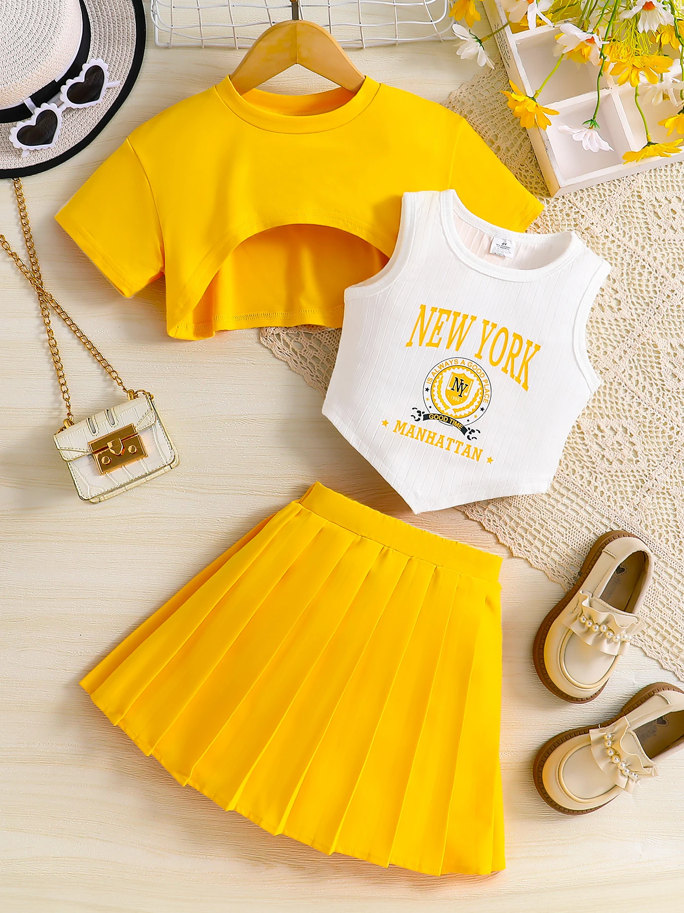 Summer girls' set, breathable and cool solid color short-sleeved T-shirt with letter print and strappy shorts, three-piece set