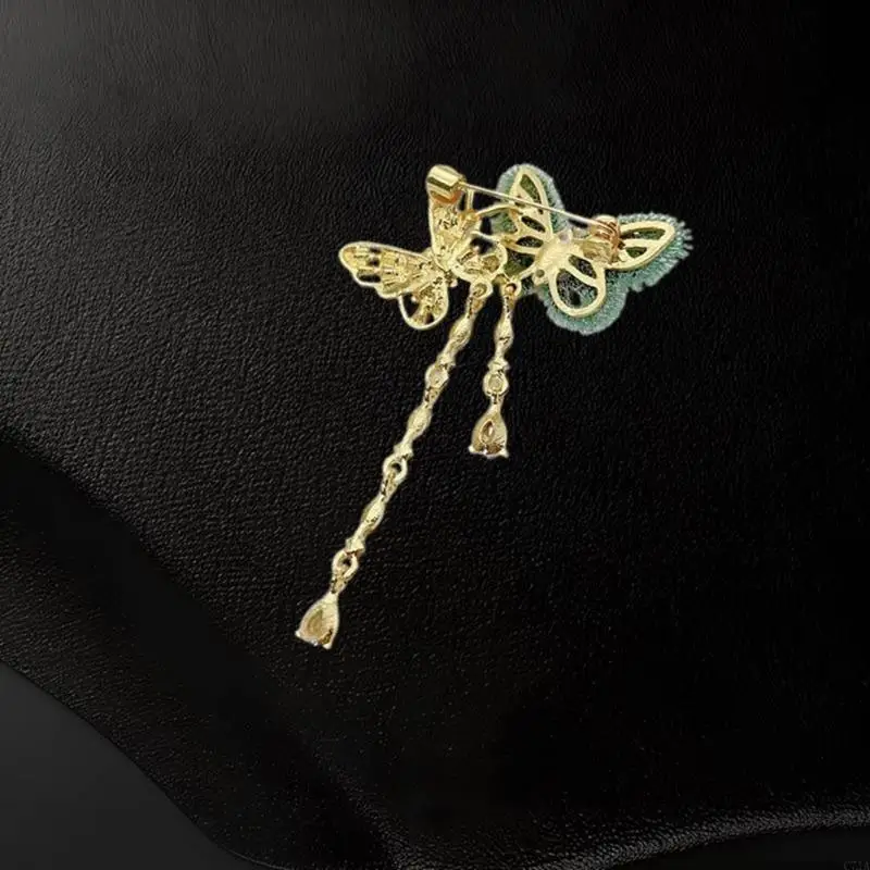 Detailed Gold Plated Animal Brooch Rhinestones Butterfly Shaped Lapel Accessory Jewelry For Casual Or Formal Wear C71A