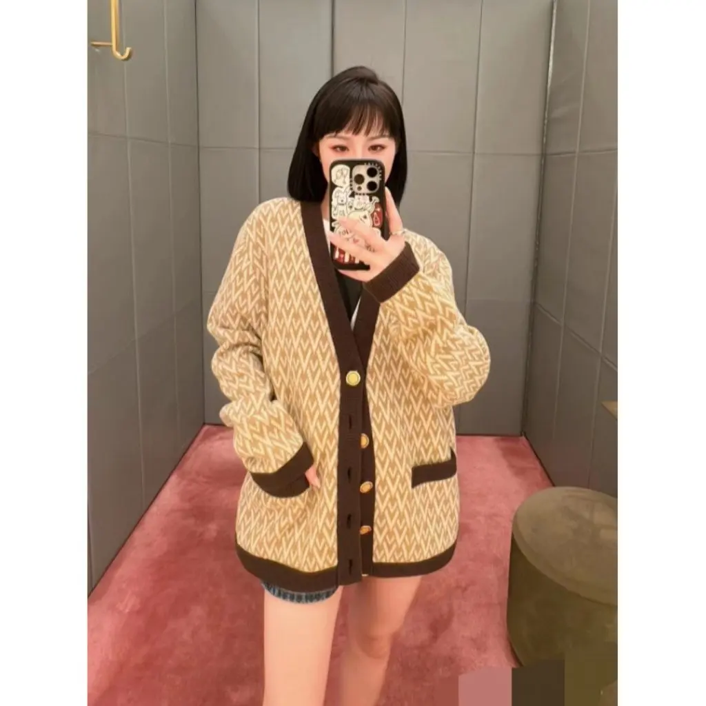 

Women's Tweed Style V Neck Knitted Cardigan Elegant Letter Jacquard Casual Loose Design Top