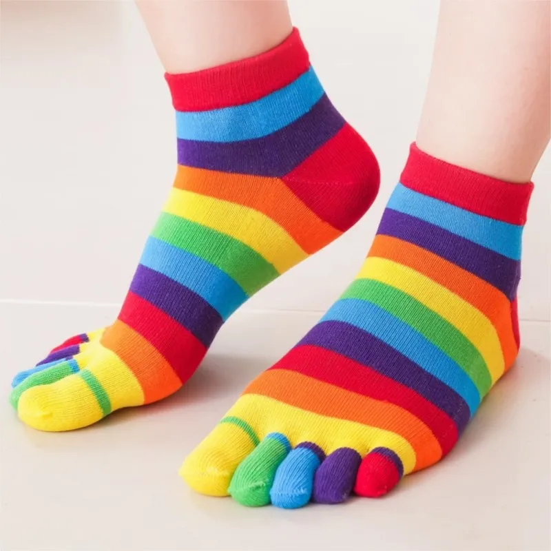 Damensocken Regenbogen gestreift Fünf-Finger Split Toe Baumwolle Mid-Tube-Socken Bunte Linien Einfache Sport Lustige Strümpfe Großhandel
