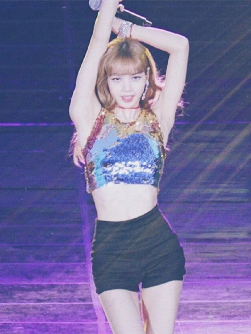 Kpop ليزا زي حفلة موسيقية للفتيات ، ملابس مهرجان الموسيقى ، ملابس الهذيان ، زي الأداء المسرحي ، شورت أسود ضيق ، ملابس رقص موسيقى الجاز