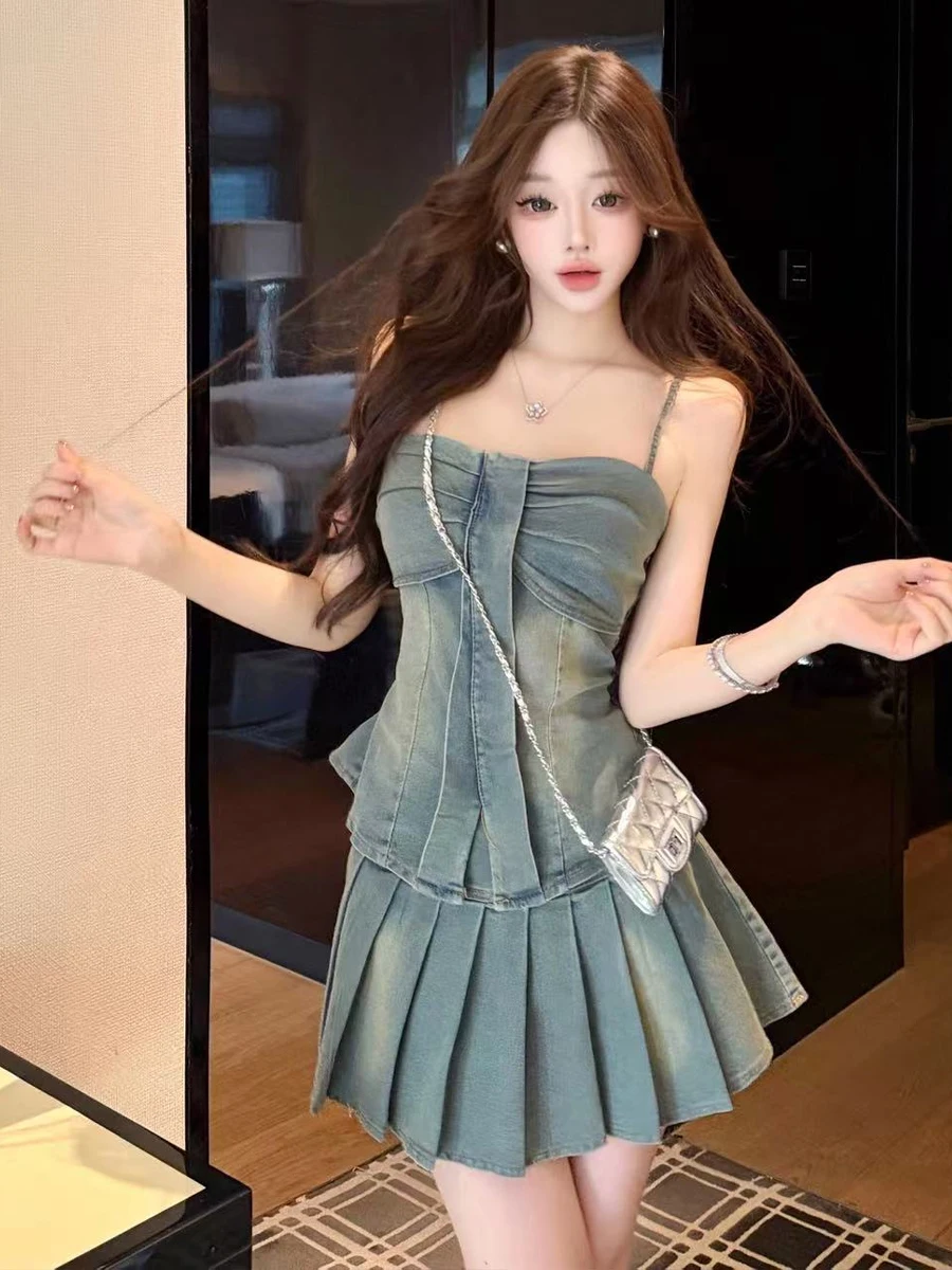 

Sexy Girl Style Age Reduction Design Sense Pleated Waist Control Tube Top Strap Dress High Waist Slimming Pleated Short Skirt...