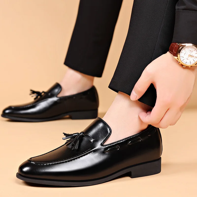 Men\'s fashion new leather shoes Dress Style Men Brand New Business sneakers Casual Slip on Leather flat Men Wedding Party Shoe