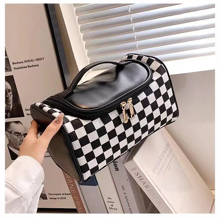 Damen-Kosmetiktasche, Retro-karierte PU-Kosmetiktasche, leichte, luxuriöse tragbare Aufbewahrungstasche, tragbare Kosmetiktasche mit großem Fassungsvermögen, niedliche Tasche