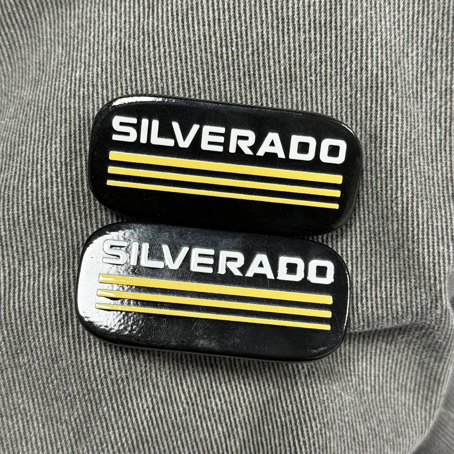 

2pcs Fits 99-07 Silverado Side Roof Pillar Cab Emblem Badge with tape Nameplate Yellow For Tailgate Fender Hood Door Grille