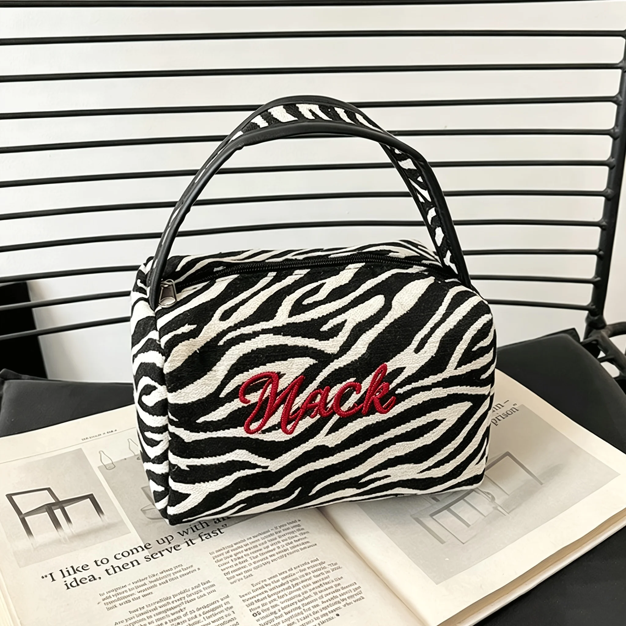 Custom Embroidered Name Handheld Makeup Bag Large Capacity Zipper Travel Organizer Women Bridesmaids Leopard Zebra Print Bags