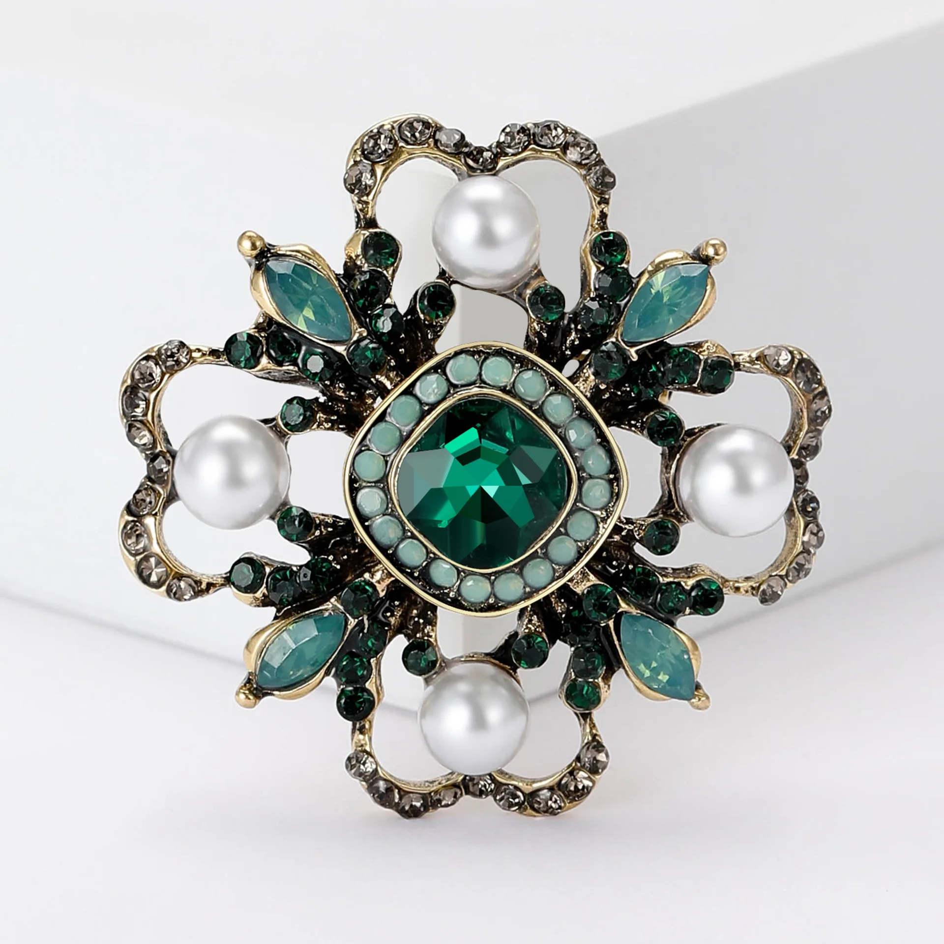 Fashion Retro Baroque Pearl Crystal Flower Brooches For Women Luxury Elegant Colorful Rhinestone Brooch Pins Casual Jewelry Gift