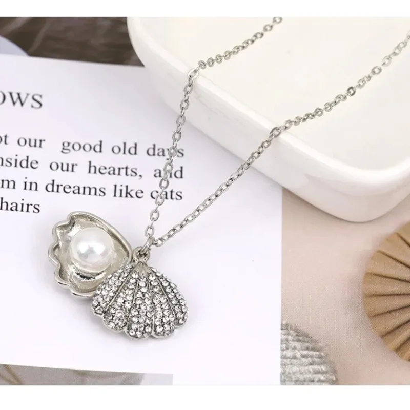 A fashionable and elegant women's collarbone chain, a long-lasting necklace