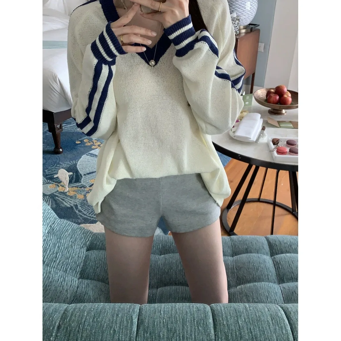 

Свободный вязаный свитер с длинными рукавами и V-образным вырезом в стиле колор-блок, американский ретро-стиль, весна 2026, новинка от Dongda Gate