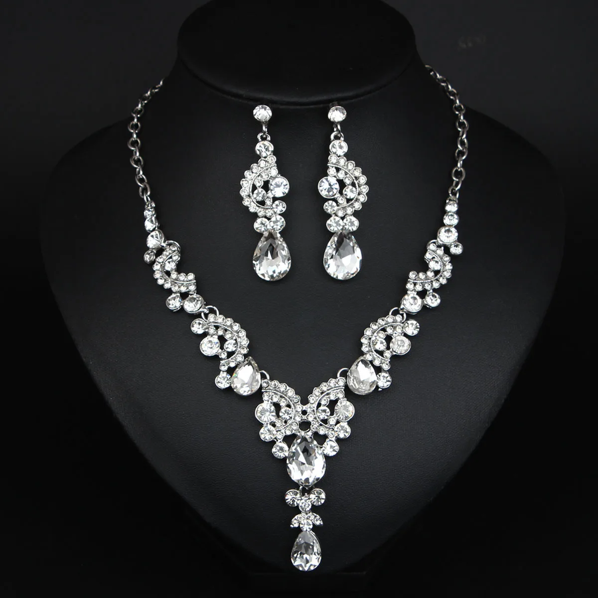 Gorgeous Fashionable Glass Rhinestone Women's Necklace in Multiple Colors Can Be Used for Gift Giving Banquet Dress Accessories