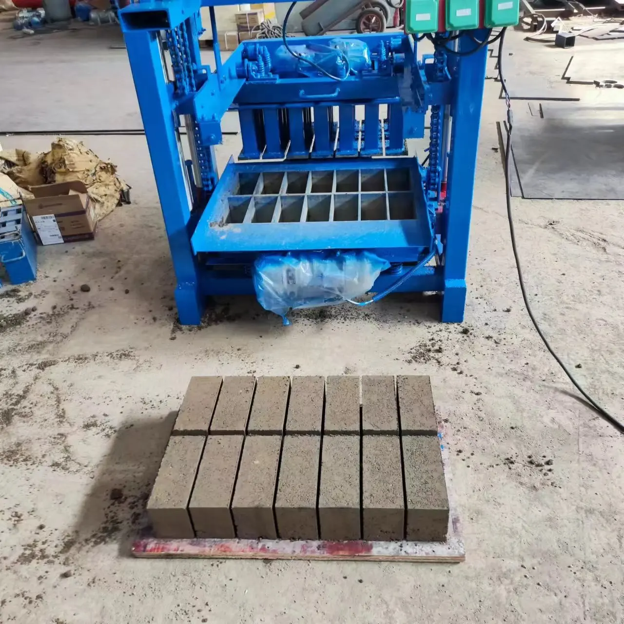 Full Automatic Hollow Fly Ash Bricks Making Machine Chain Lift Plastic Brick Making Machine Sand Concrete Brick Making Machine