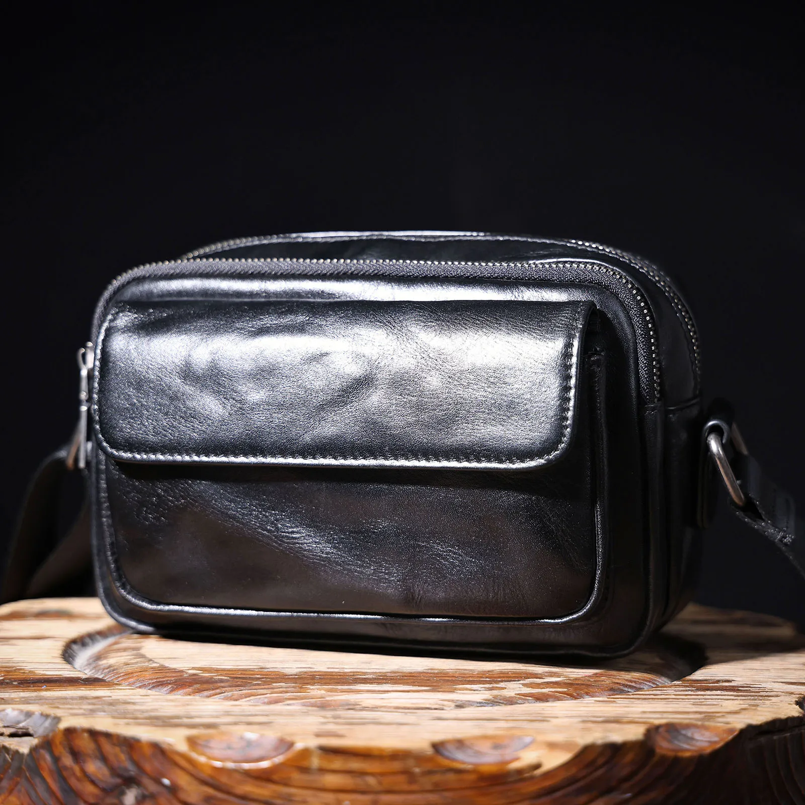 Echte Leder-Brusttasche für Herren, Casual-Umhängetasche aus Rindsleder, Modische Handyhülle, Pflanzlich gegerbtes, gerafftes Leder – Detail 10