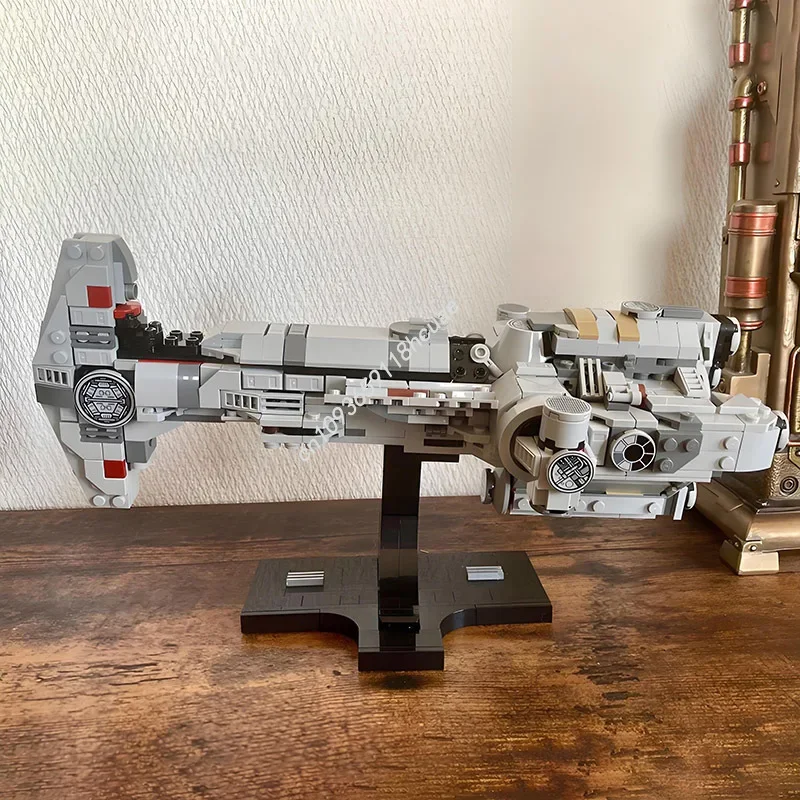681PCS Starship Series Mid-Scale Hammerhead Corvette Model Moc Building Blocks Spacecraft Brick DIY Set Christmas Gifts Kid Toys view 3