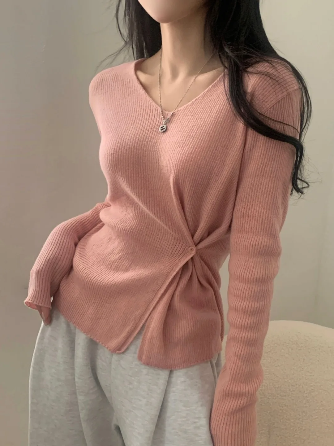 Long sleeve Knit Women clothes Spring 2024 New Top Chic Temperament V-neck Split Waist Hugging Design Small Shirt