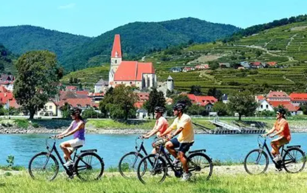 

BETAFPV F4 2-3S 20A AIO Flight Controller V1 - HD VTX with Dual BEC, O3 6-Pin PMU & USB Port, Compatible with HD Whoop Drones