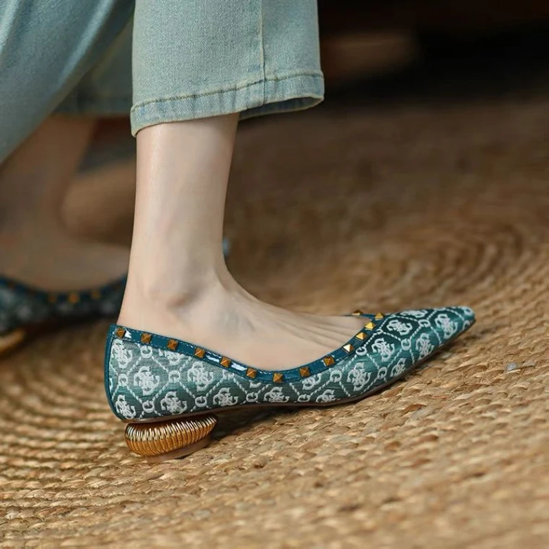 2024 Spring Summer Rivet Pattern Pointed Toe Breathable Casual Women\'s Shoes Fashion New Elegant Low-heeled Shoes NO: 689