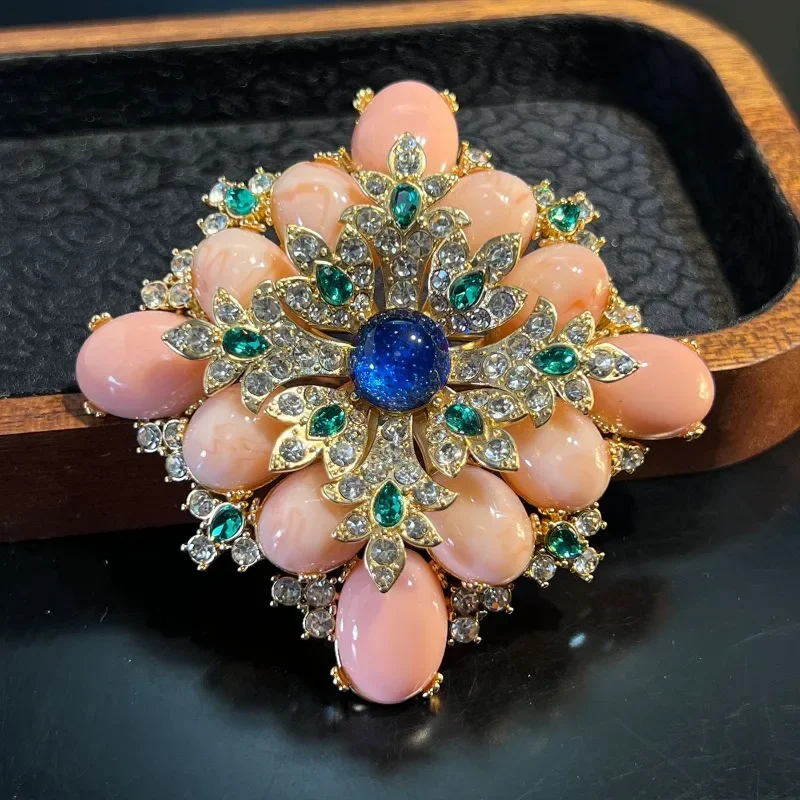

Baroque Gemstones Brooches for Women Palace Style Vintage Elegant Jewelry Fashion Light Luxury Sweet Clothing Pins Glazed Glass