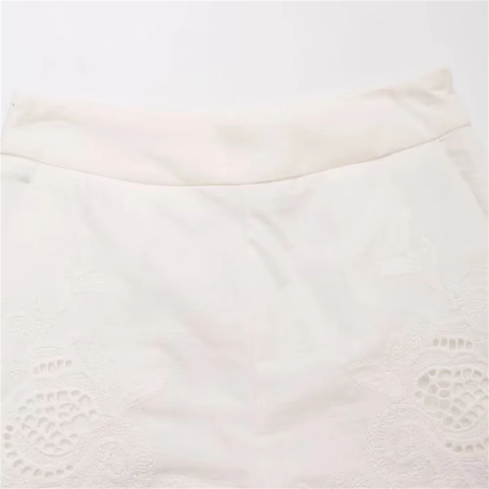 Autumn New Product Women's Casual Versatile Style Show Thin Carving Embroidery Hollow A-line High Waist Shorts
