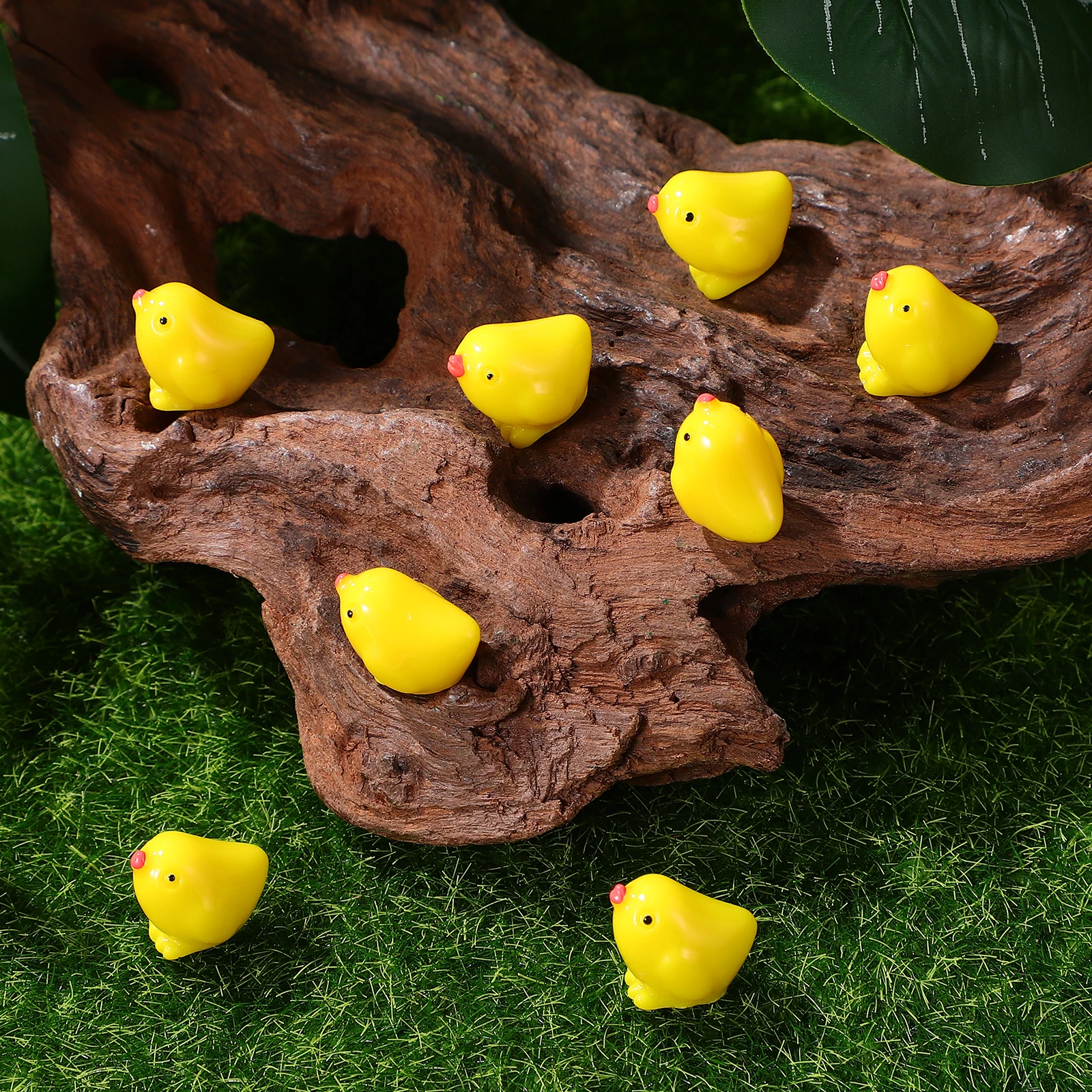 200 Pcs Mini Chicken Resin Figures Small Moss Micro L Animals Decor Dashboard Birthday nament Statue Bulk Set
