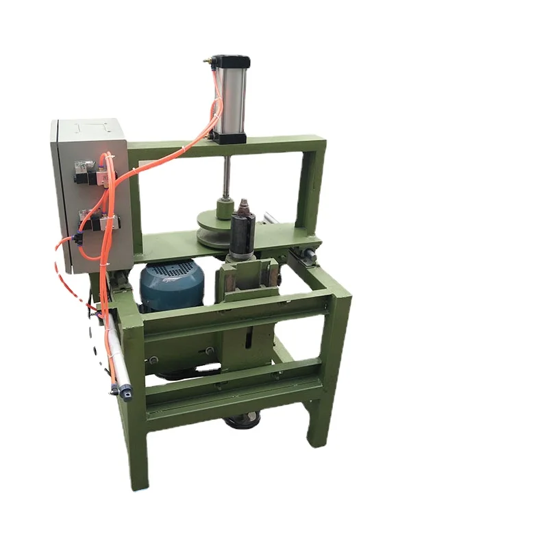 Automatic profiling and milling machine for cutting boards,