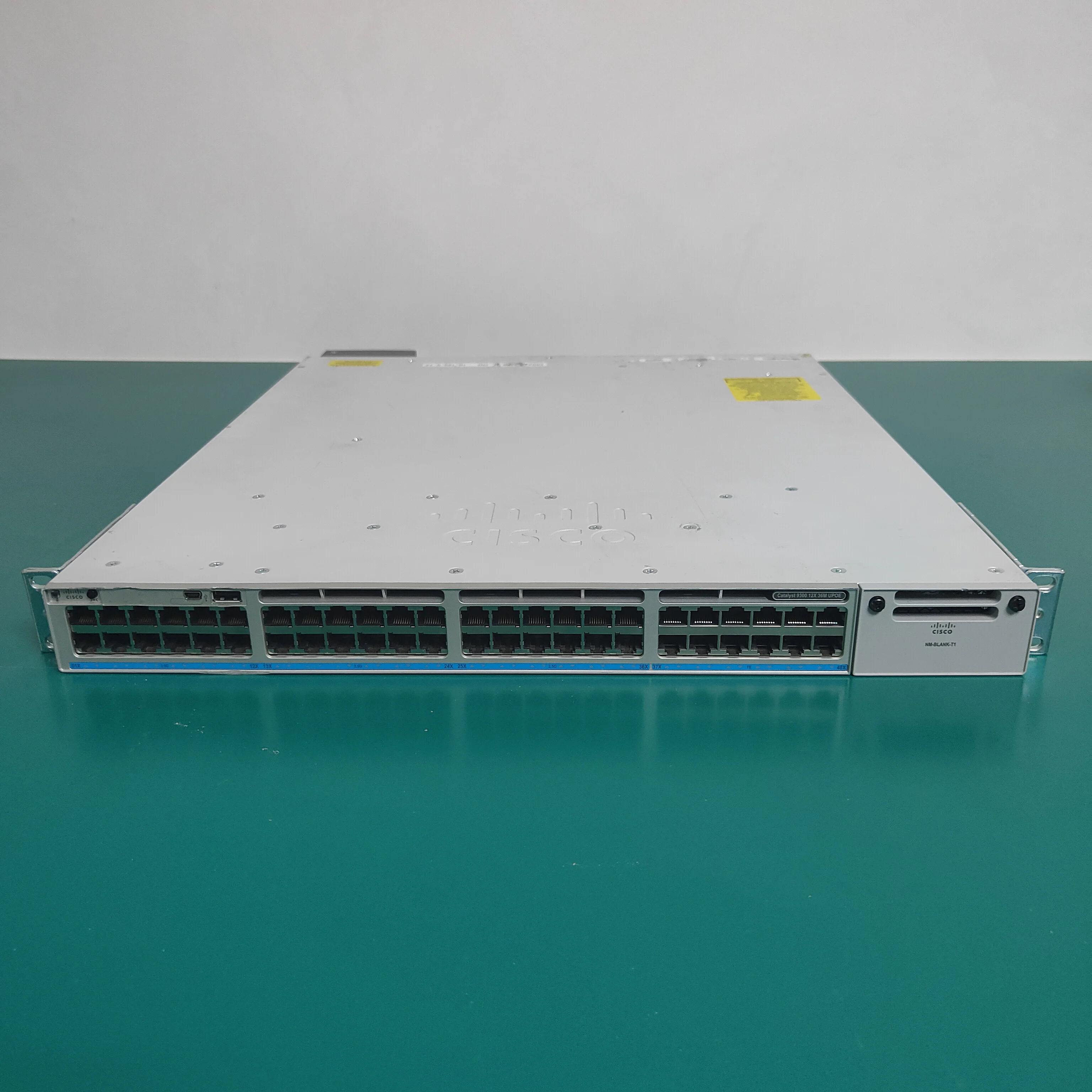 

Original C9300-48UXM-A 48-port 2.5G (12 MGig) UPOE Network Switch Enterprise Gigabit Switch