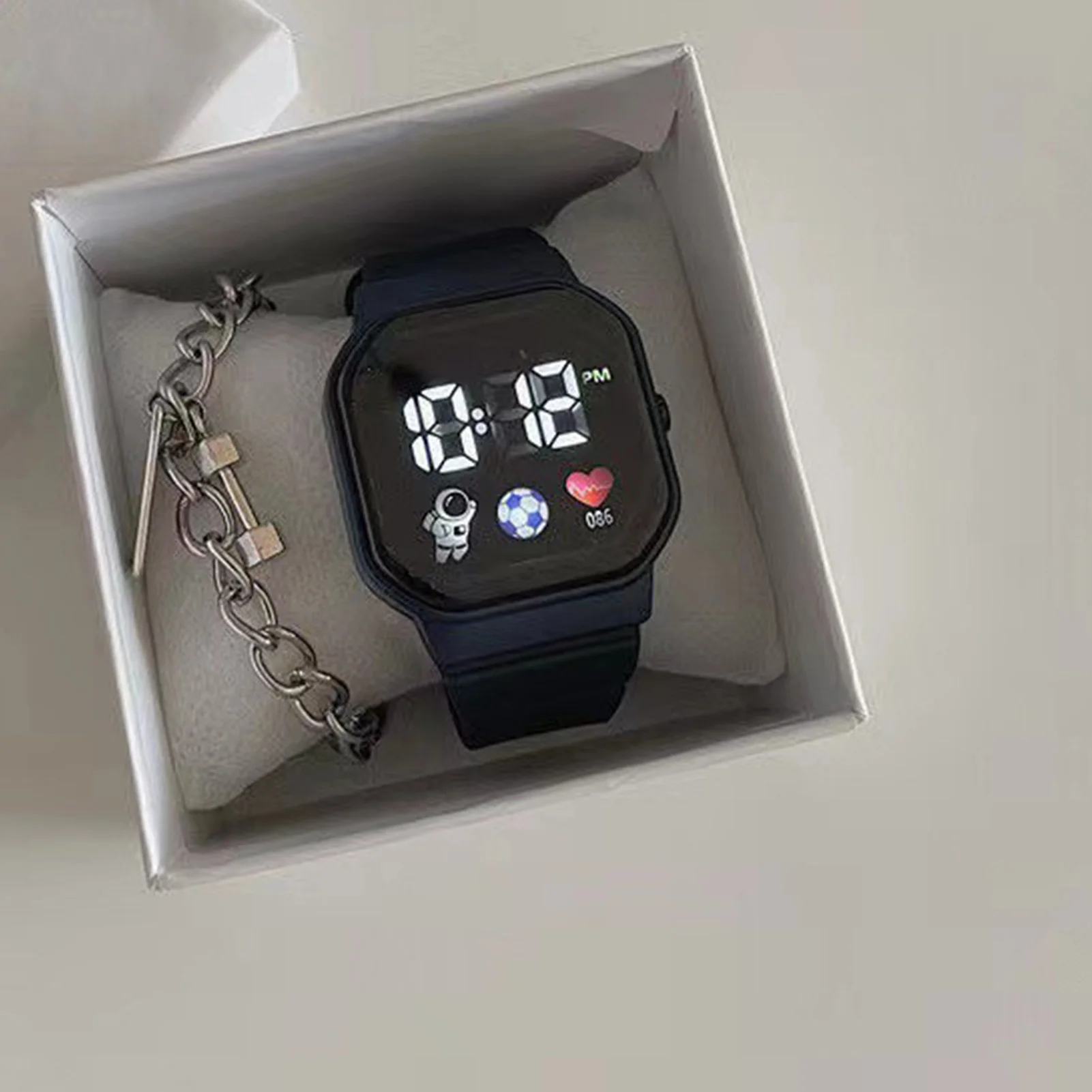 Montre LED carrée confortable à porter pour étudiants, diamètre 43mm, plusieurs options de documents, mode