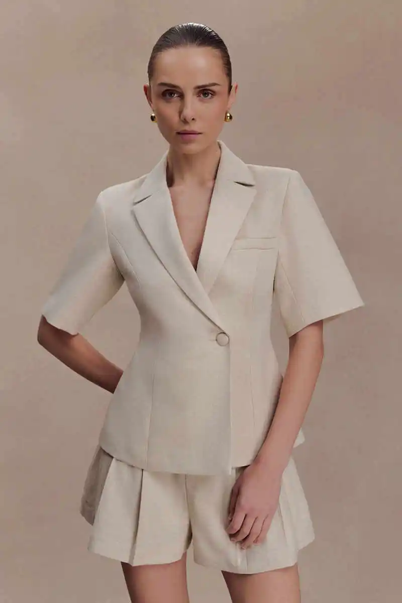Simple Short Sleeve Beige Women's Suit 2-Piece Single-Breasted Formal Office Party Wear Blazer & Pleated Shorts Set Customized