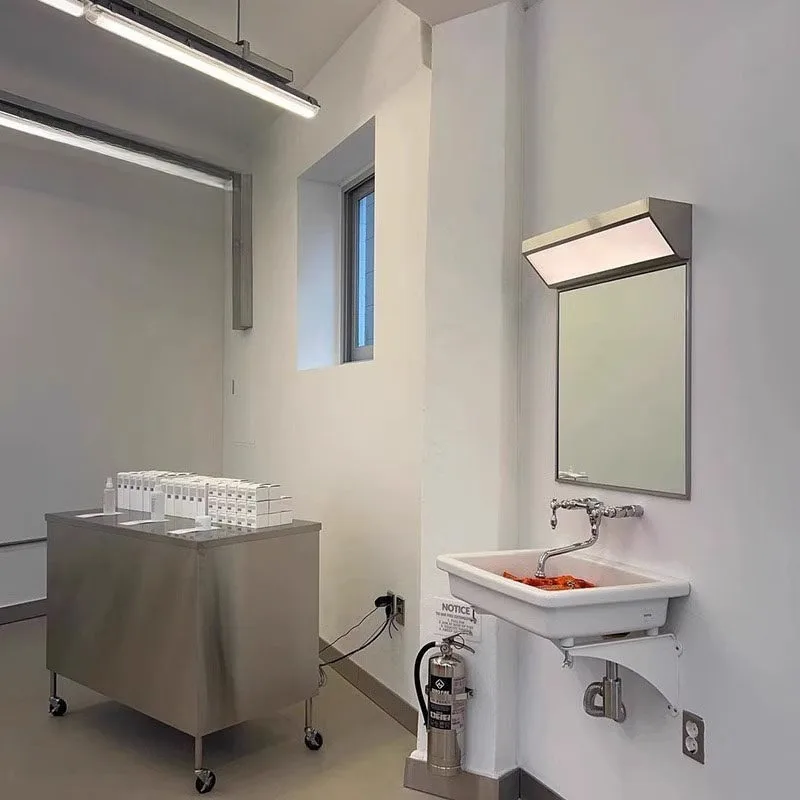Smart HD Bathroom Mirror, Stainless Steel Vintage Mirror with Light, Fashion Smart Makeup Mirror