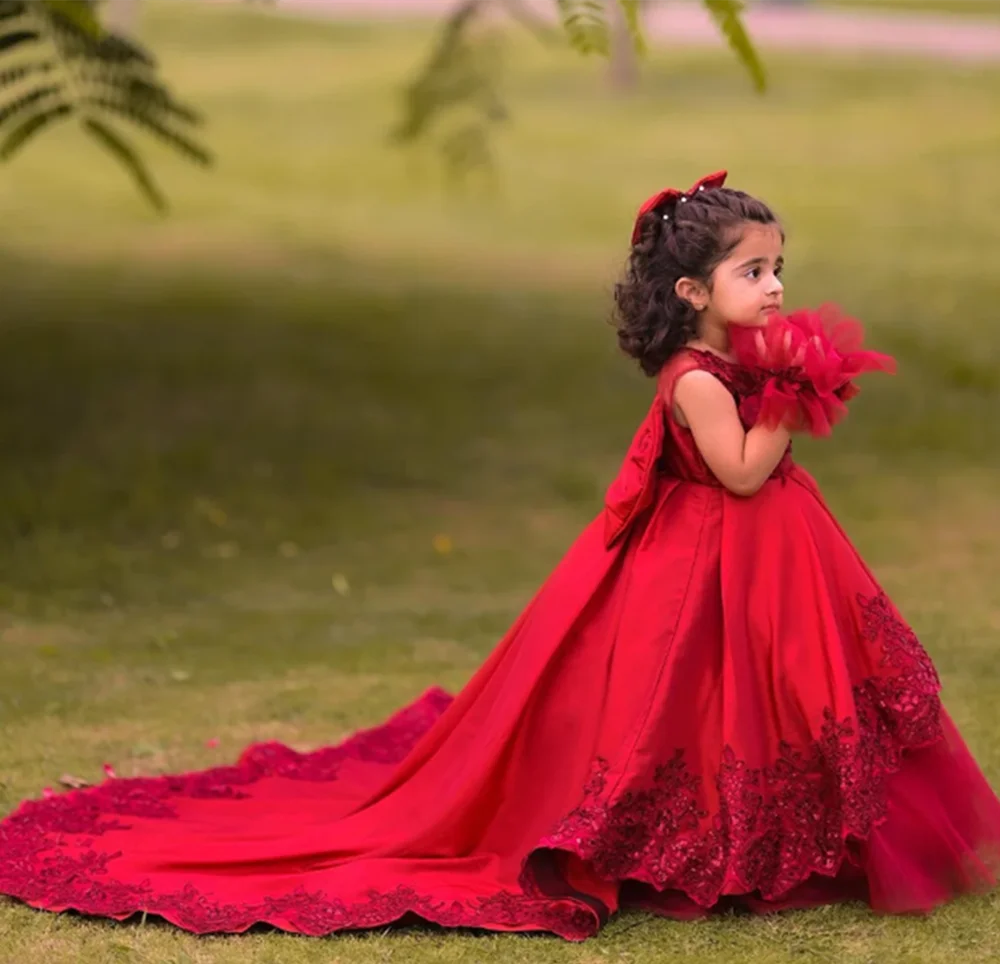 Classic O Neck Appliques Sleeveless Pleat Formal Communion Girl Dress Floor Length Vintage Long Sweep Train Flower Girl Gown