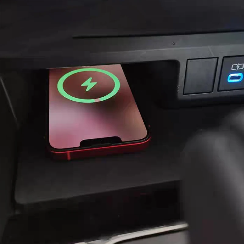 

Car wireless charger For Toyota Highlander Crown Kluger 2022 2023 15w mobile phone charger fast charging plate charging holder