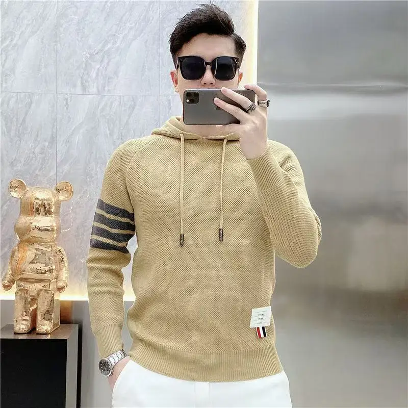 남성용 가을 겨울 컬렉션을 위한 새로운 스트라이프 니트 스웨터 후드 스웨터 캐주얼 패셔너블 다재다능한 트렌디 브랜드 S-4XL