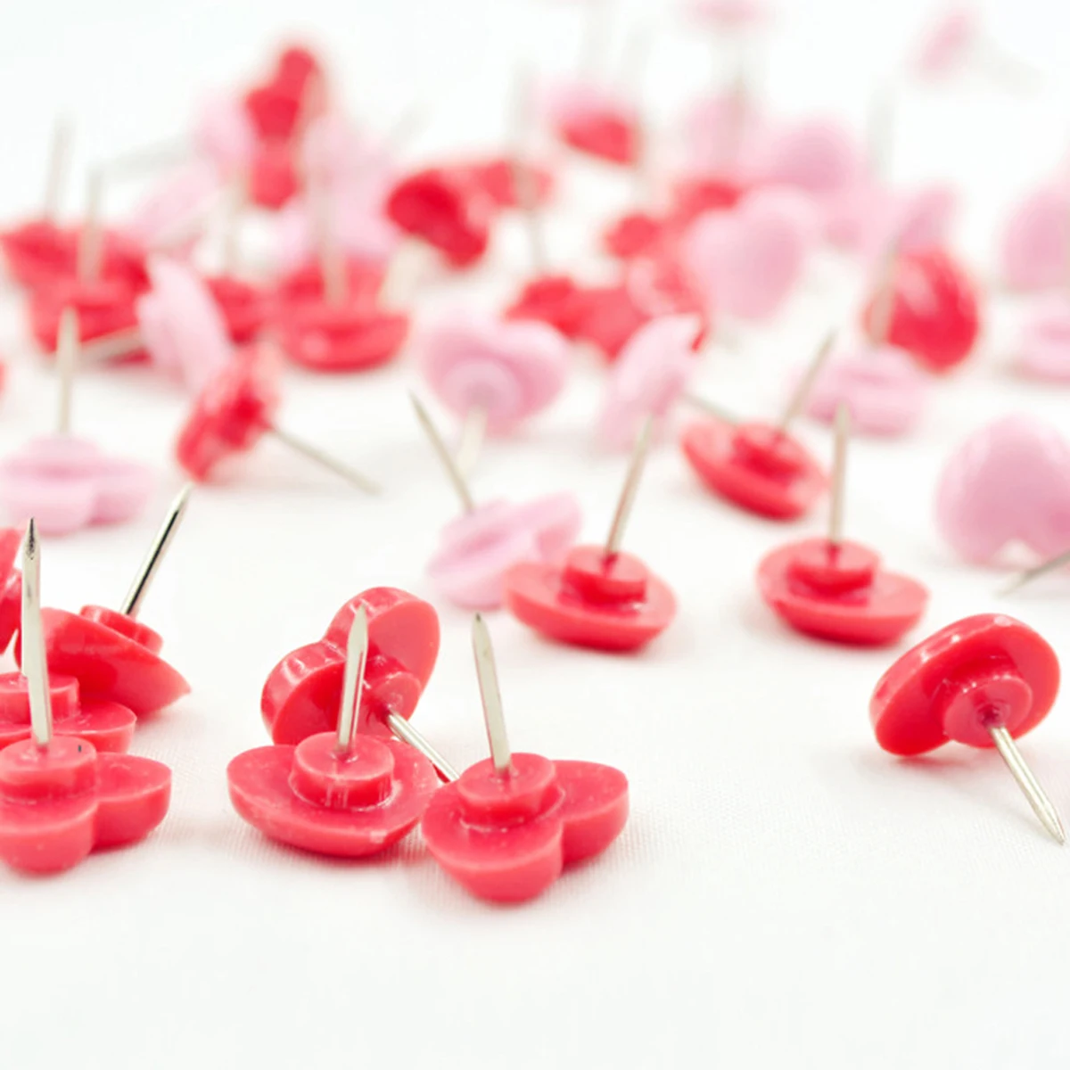

50pcs Heart Shaped Thumb Tacks Pins for Bulletin Boards Cork Strips Map Marking Office School Decoration Environmental Plastic