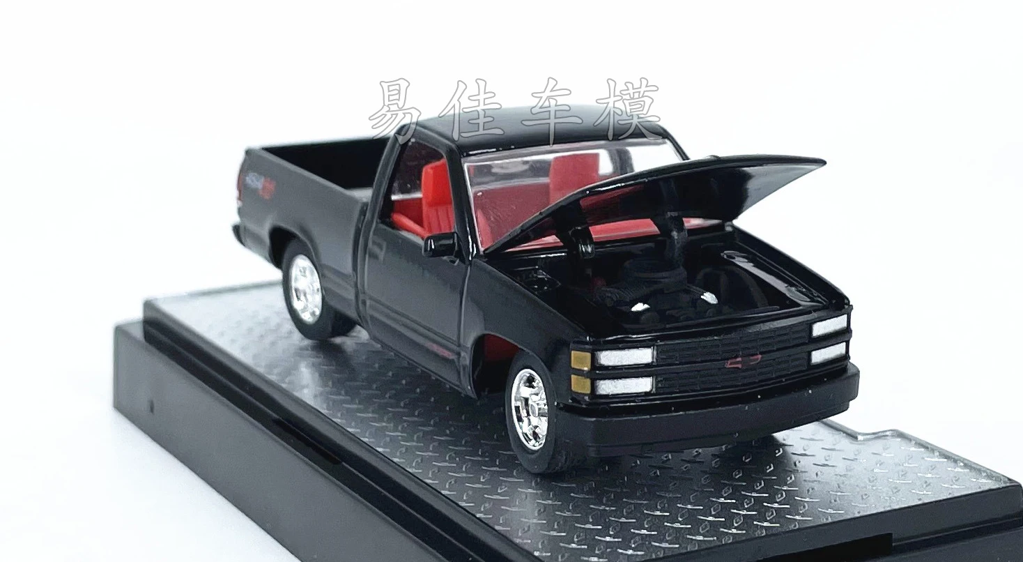 M2 Machines 1/64 1990 C1500SS Die-cast alloy car model collection display child gift