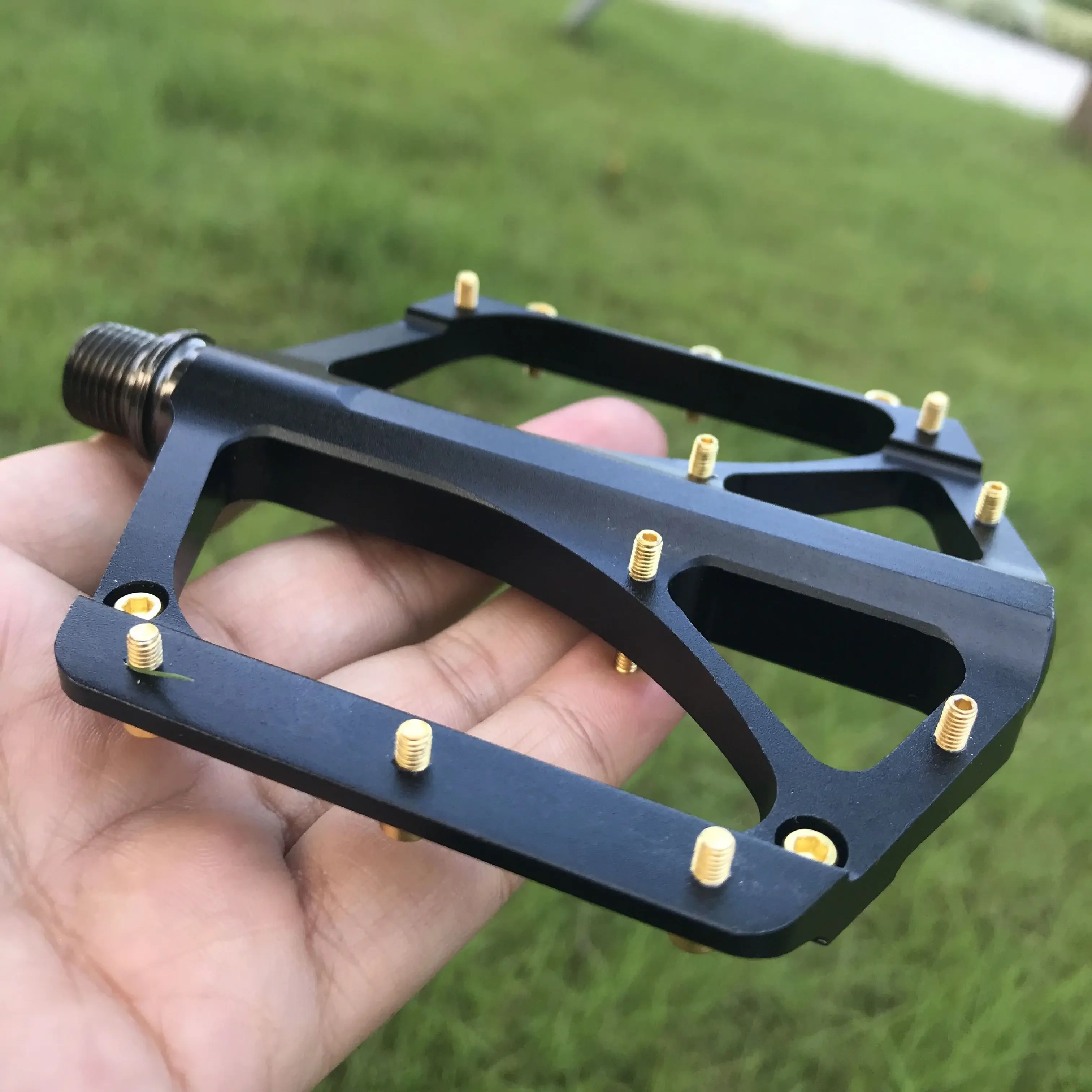 

Ryet Сверхлегкие противоскользящие велосипедные педали из сплава MTB, дорожные герметичные подшипники, велосипедная подножка, широкая платформа, аксессуары для велосипедного велосипеда