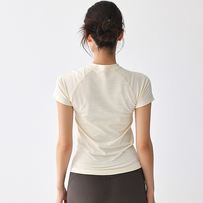 New Seamless Short Sleeved Women's T-shirt Running Thin Sports Top Quick Drying Fitness Cover for Summer 2025
