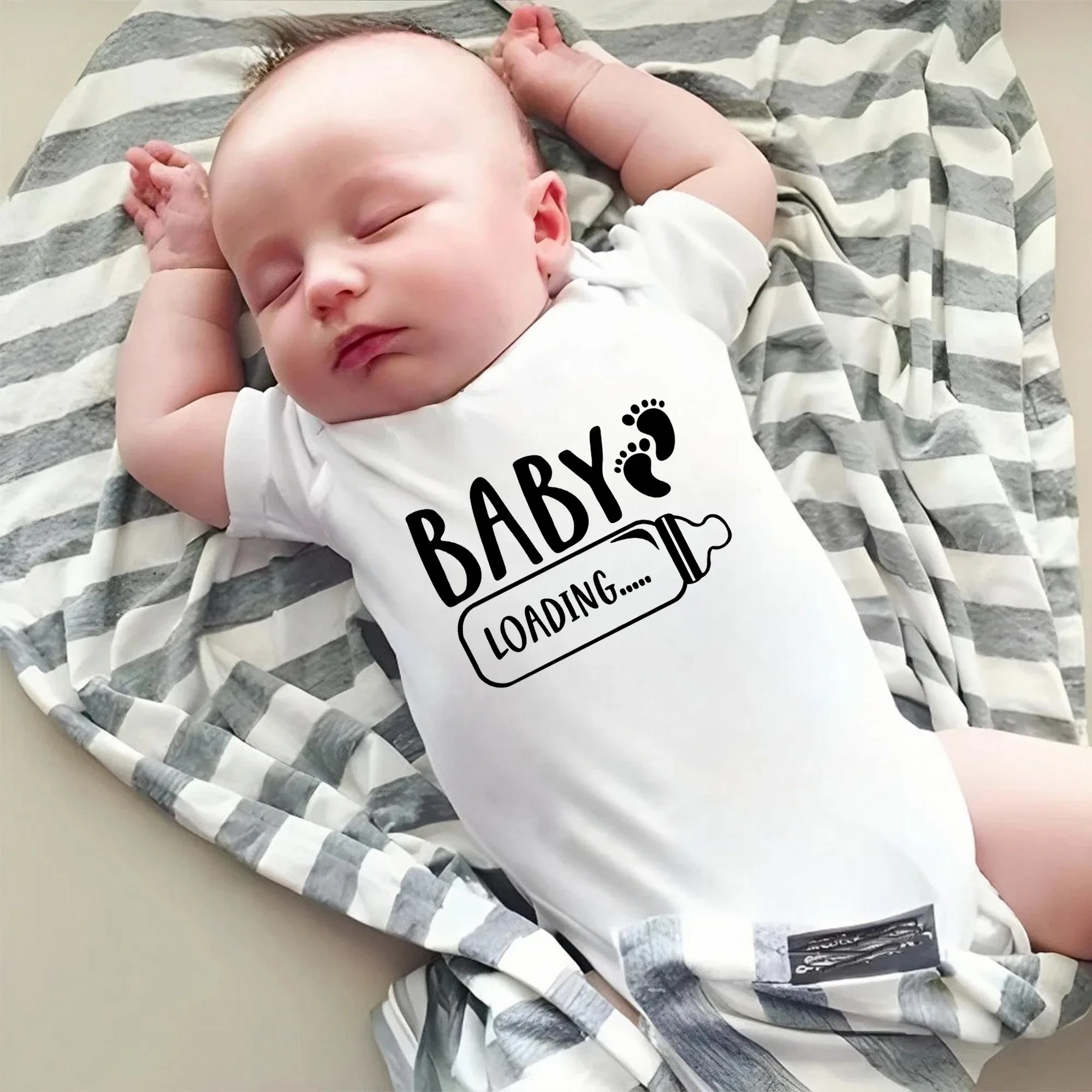 2025 Pregnancy Announcement Baby Loading Bottle Print Baby Bodysuit Newborn Girl Boy Clothes Cotton Short Sleeve Infant Rompers