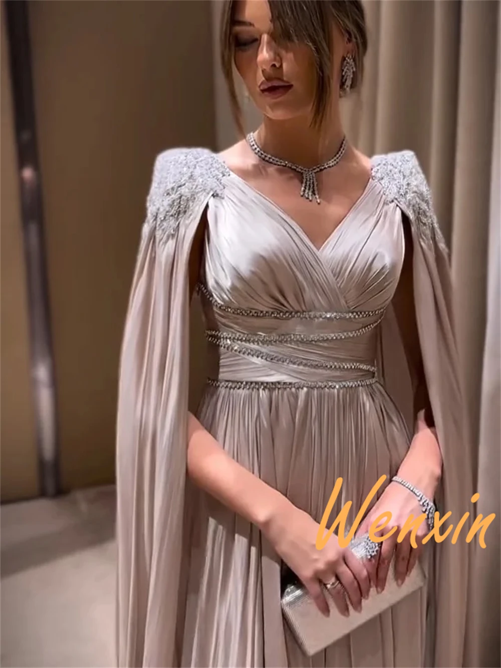 

Customized Luxury Satin Evening Dress Temperament V-Neck Homecoming Dresses Fashion Watteau Train Special Occasion Gowns