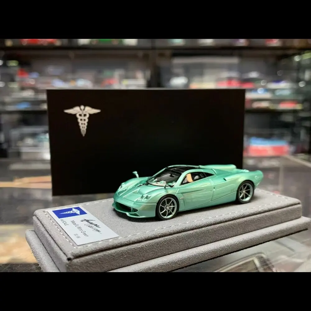 Op voorraad, HERMES 1:64 Hua Ya R lange staart blauwe carbon matte ijsblauwe gepolariseerde groene hars simulatie automodel, decoratie voor volwassenen