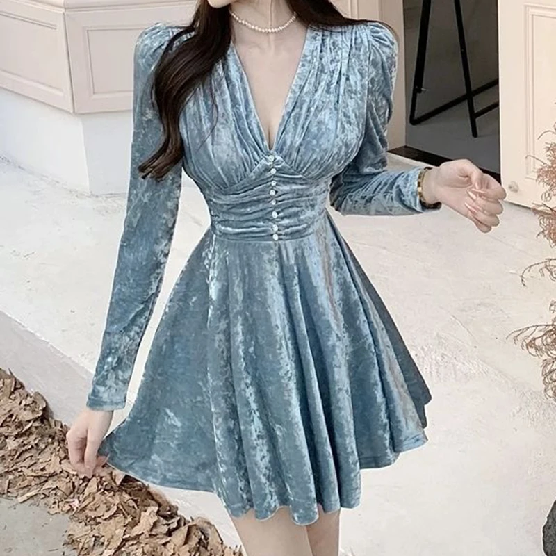 

Sexy V-neck dress, 2024 autumn and winter new waist cinching fashion, diamond buckle decoration, A-line skirt for women